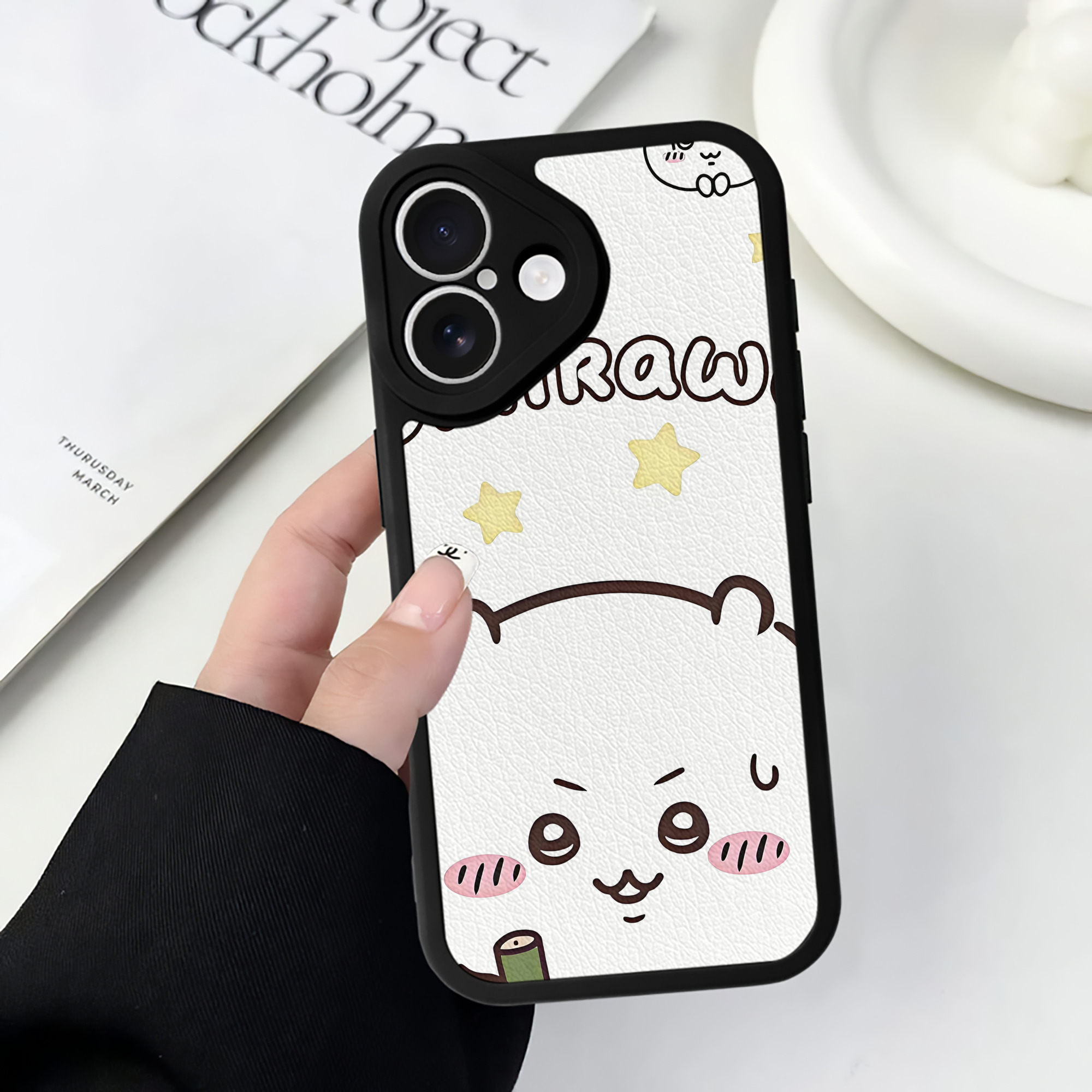 （画像用） ちいかわ Chii-kawa 【iPhone 16シリーズ対応】シリコンスマホケース（レザー調） 材質：シリコン